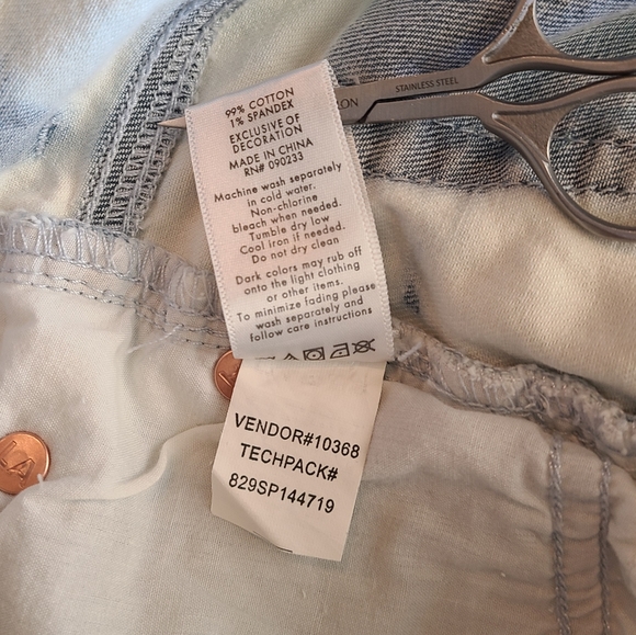 PacSun Bullhead shorts, high rise distressed NWT - Picture 12 of 14